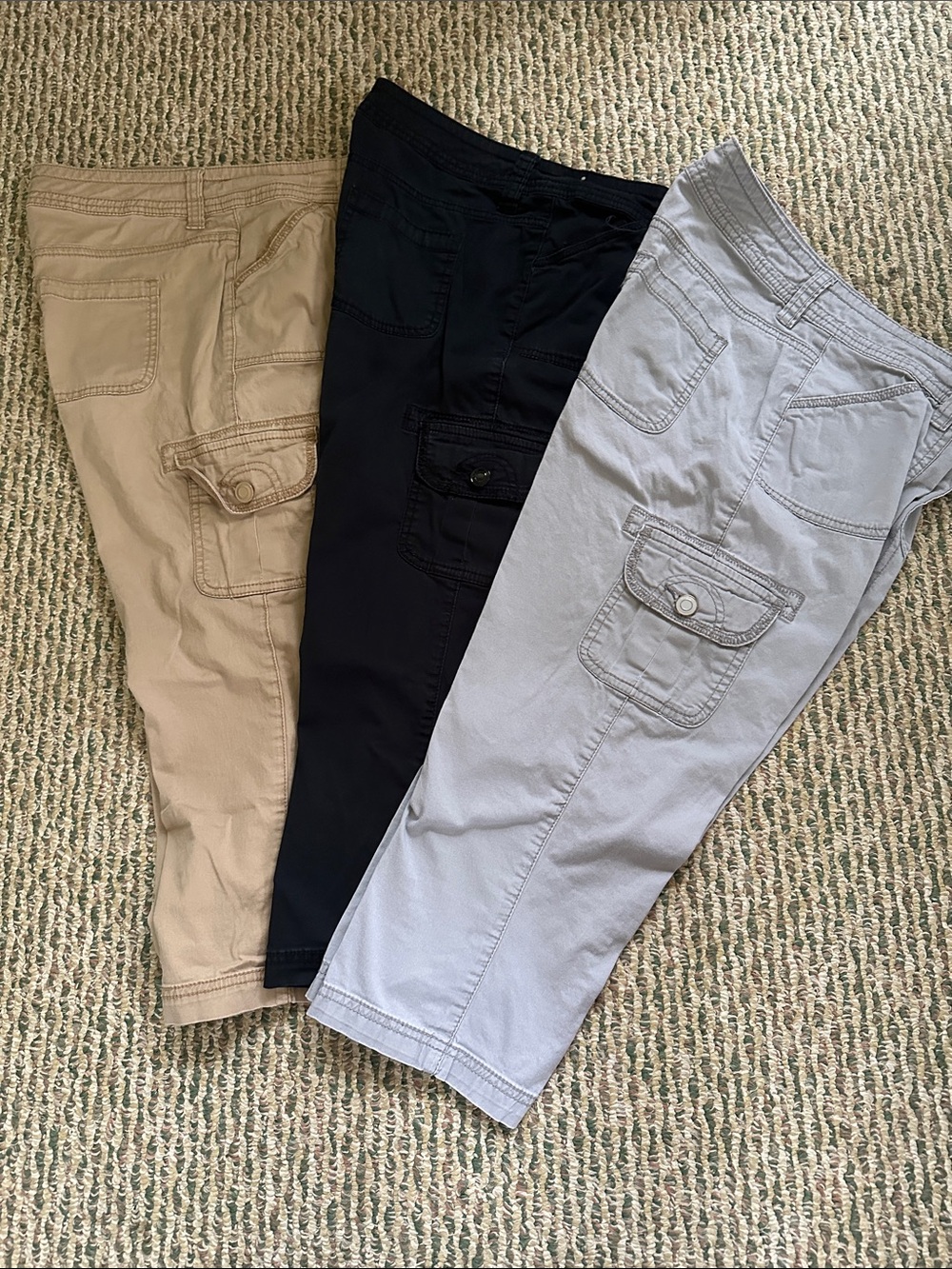 Faded Glory lower rise 3 Pair Capris- Beige, Black, Light Gray Size 6
